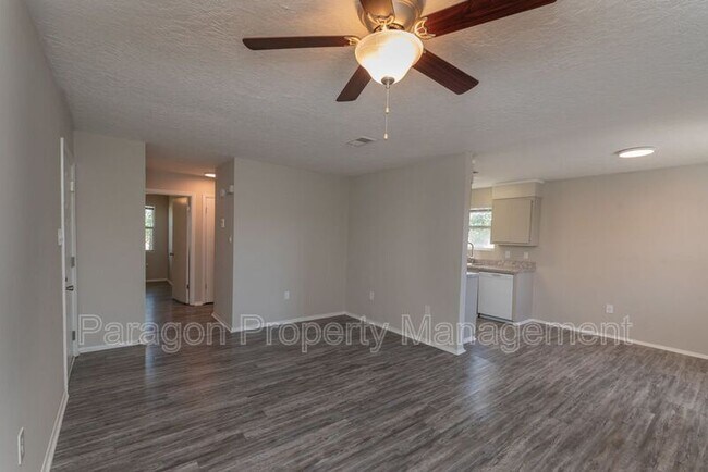 Building Photo - 2571 1/2 Tobacco Rd
