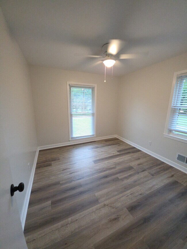 Building Photo - 2942 Larkspur Rd