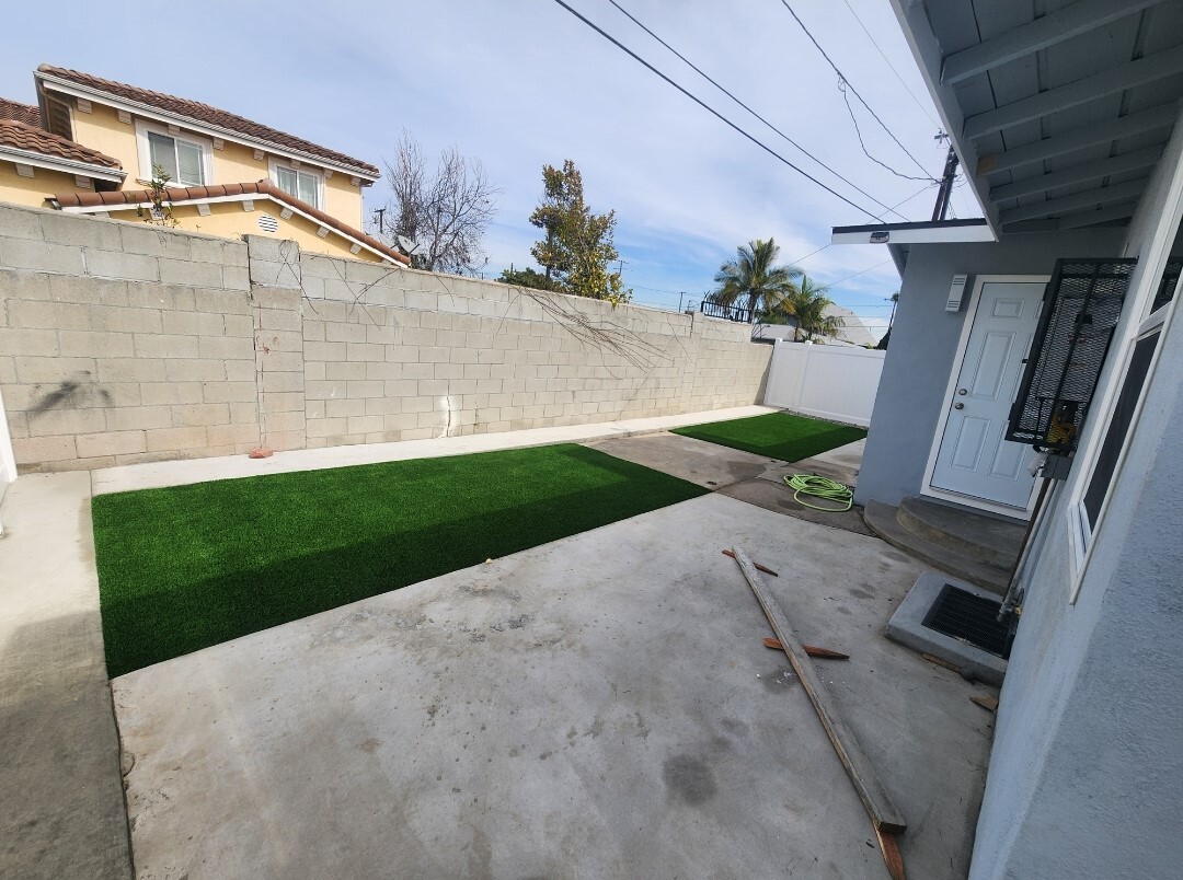 Building Photo - 245 E 219th St