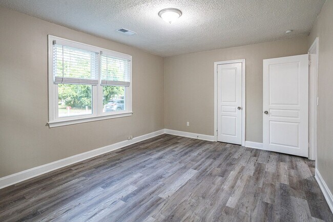 Building Photo - Welcome to this beautiful newly renovated ...