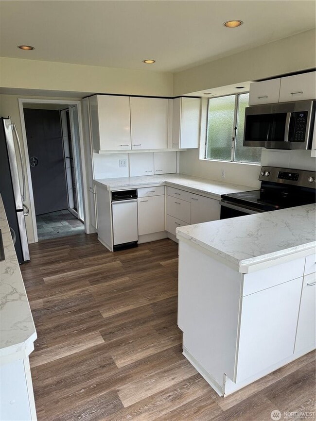 Building Photo - 3bd/1.75ba Bellevue Home