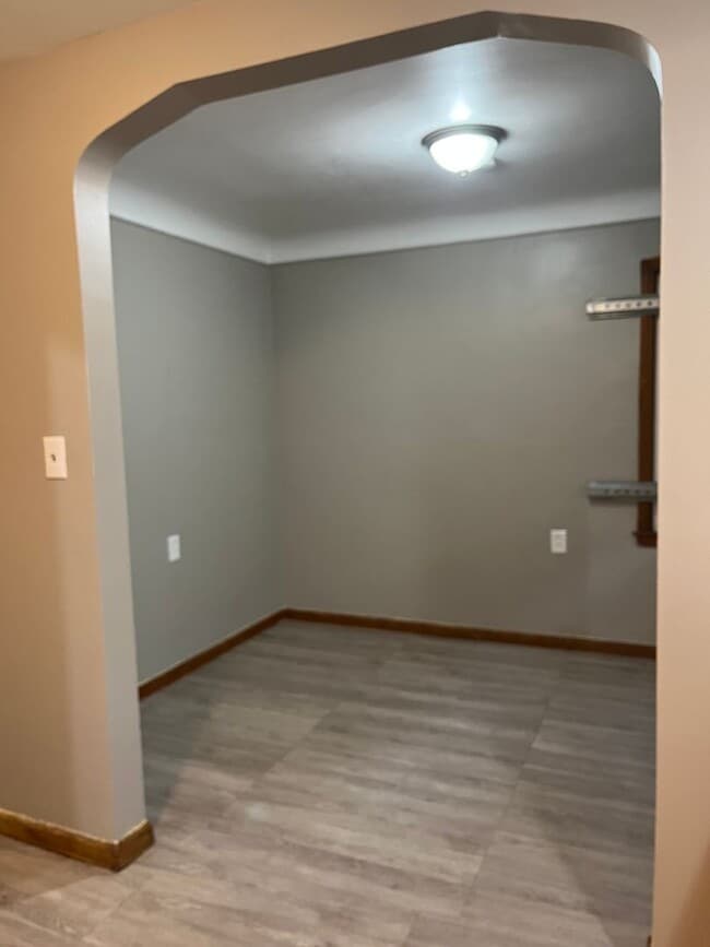 Building Photo - Lovely renovated 3 bedroom house