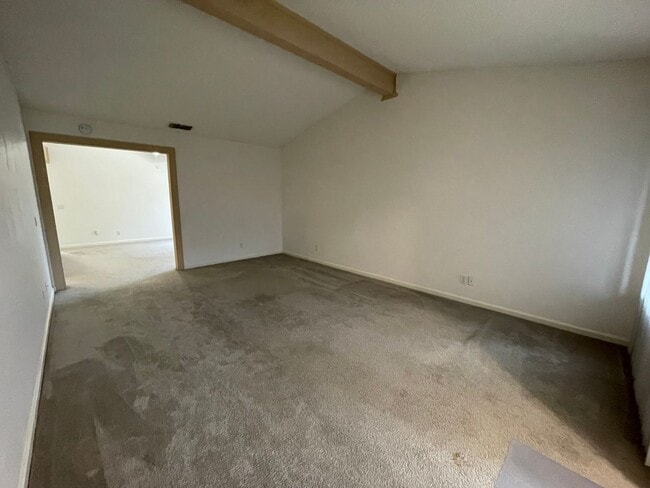 Building Photo - 2 Bedroom Duplex for Rent with Garage
