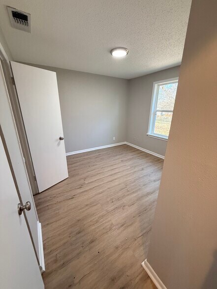 Building Photo - 6003 Sayle St