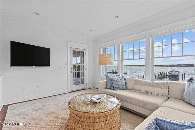 Building Photo - 1200 Bay Ave