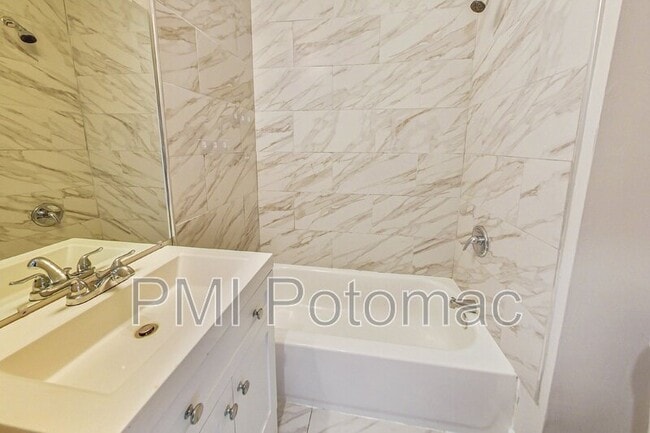 Building Photo - 834 N Stricker St