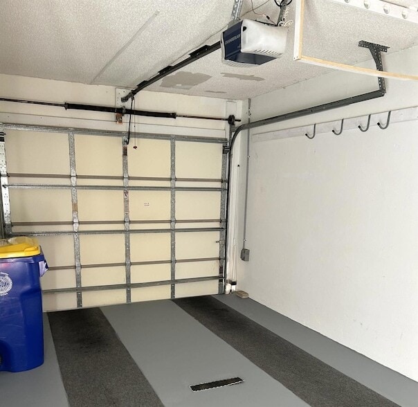 Building Photo - 7716 SE Sugar Sand Cir