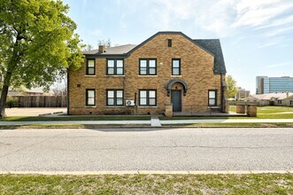 Building Photo - NE 14th St Quadplex