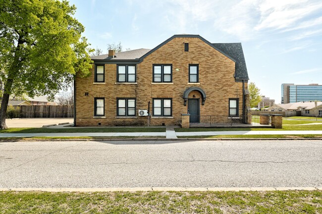 Primary Photo - NE 14th St Quadplex