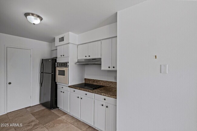 Building Photo - 2346 E Shaw Butte Dr