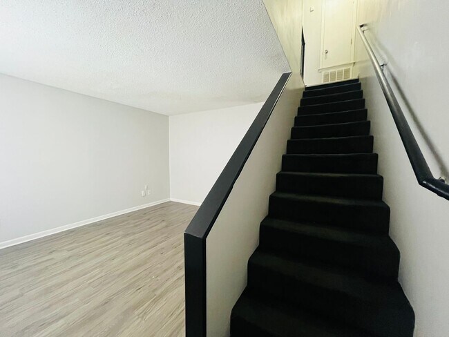 Building Photo - 131 Wall St