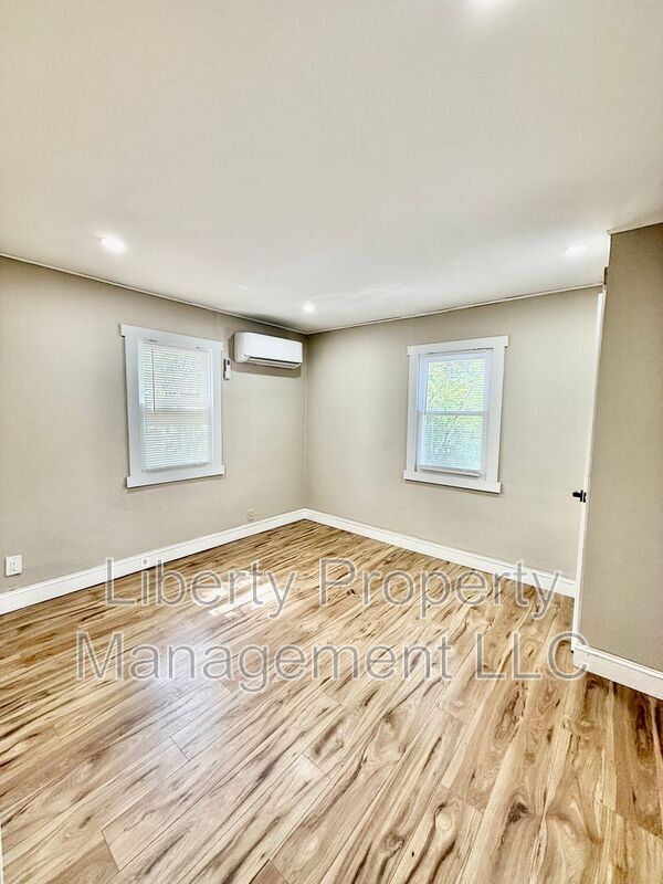 Building Photo - 1628 Murchison Rd