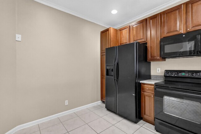 Building Photo - 8103 Bellagio Ln