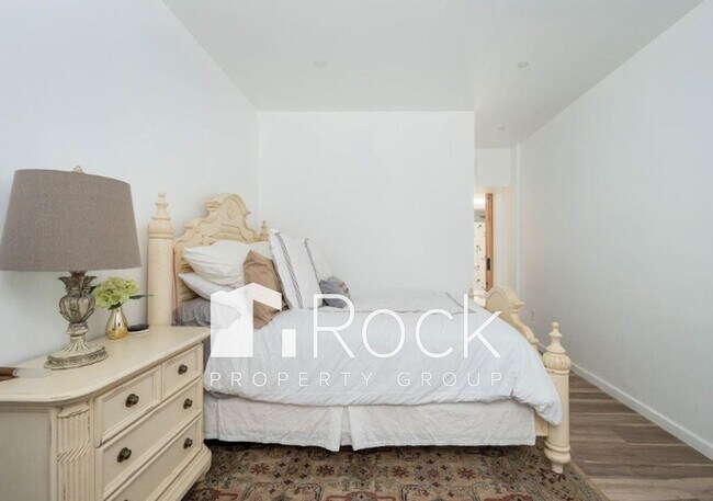 Building Photo - Contemporary 2 Bedroom plus Office/Bonus Room with Loft near Uptown and Plaza Districts   ~One Mo...