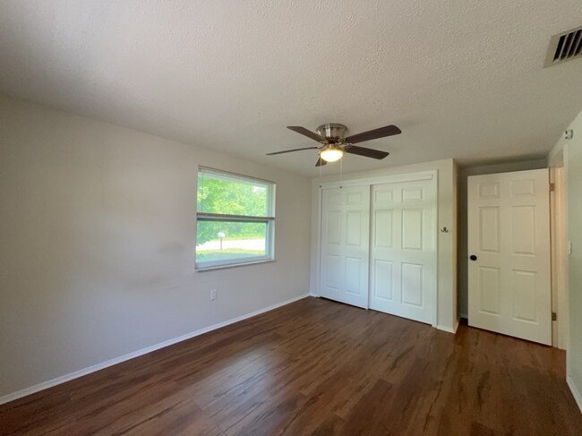 Building Photo - 15839 Villa Dr