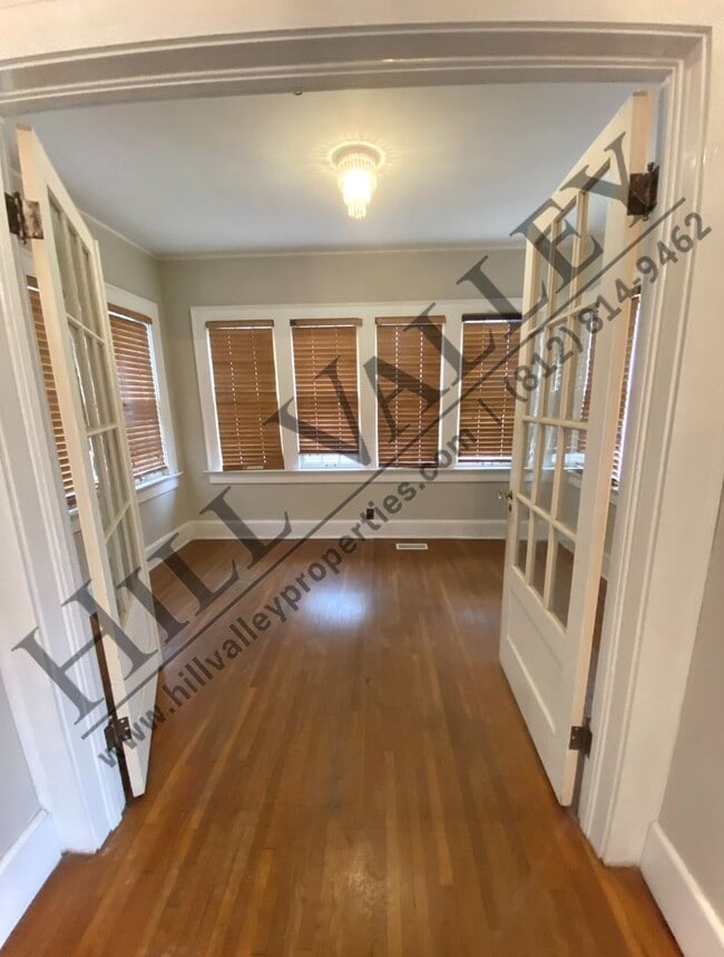 Building Photo - Three Bedroom Home in Edgewood Grove