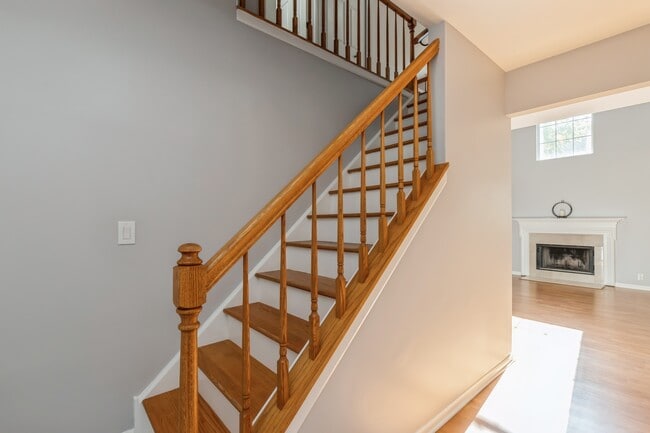 Building Photo - 222 Wellington Cir