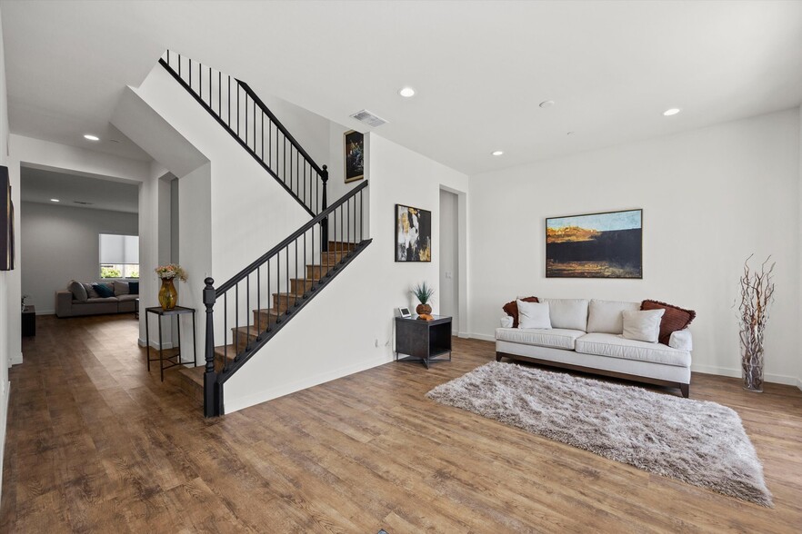 Building Photo - 815 Gilsum Ct