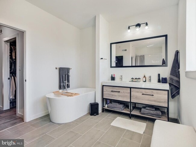 Building Photo - 1931 Colonial St