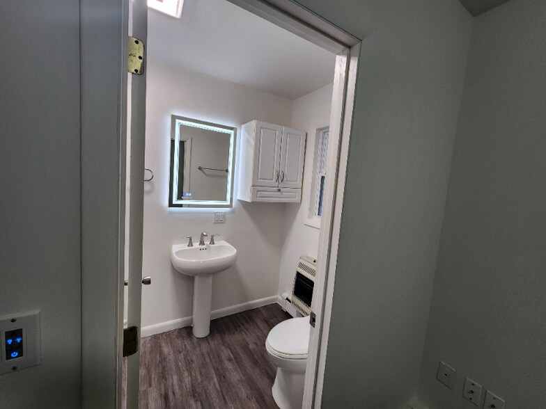 Building Photo - 15215 Charmian Rd