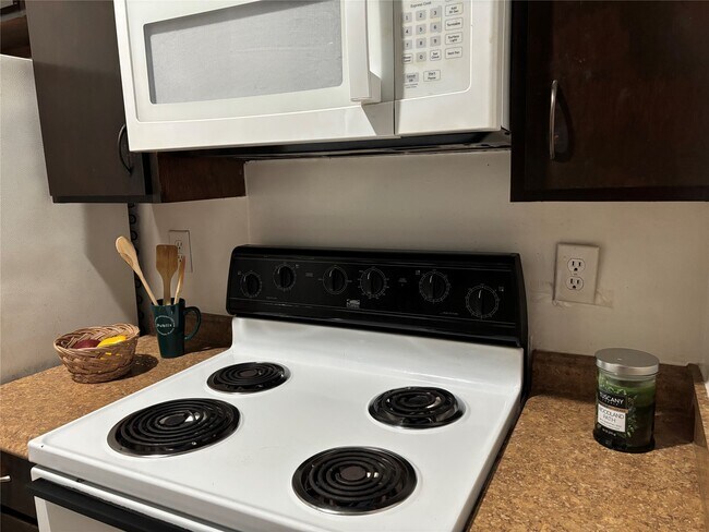 Building Photo - 10047 Westpark Dr