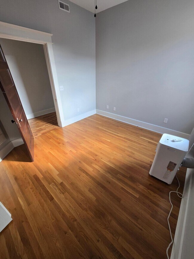 Building Photo - 111 W Main St