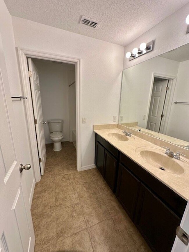 Building Photo - 4 bed 2.5 bath in WINDERMERE TRAILS!