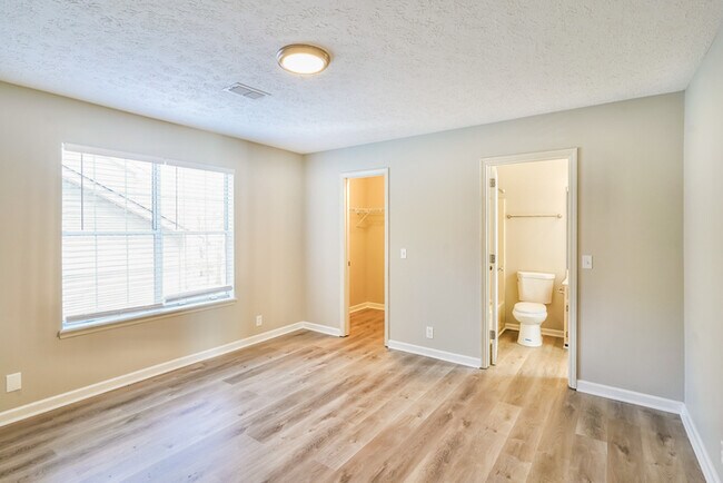 Building Photo - 114 Northlake Dr