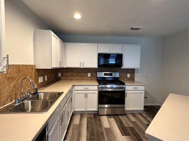 Building Photo - 5826 Kenwood