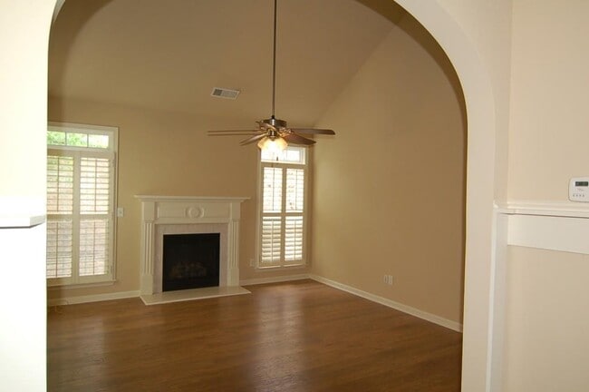 Building Photo - 3327 Castleberry Village Dr