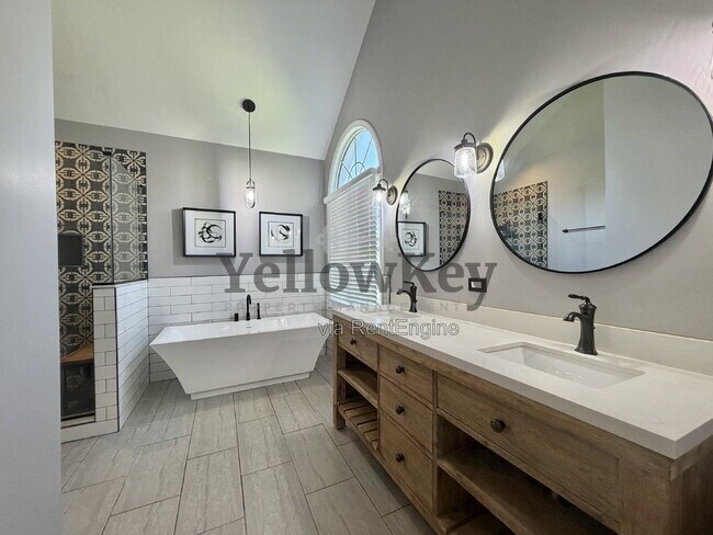 Building Photo - 11121 Indian Woods Dr