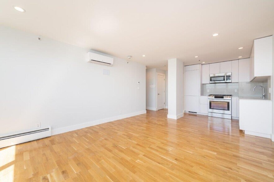 Building Photo - 1410 Columbia Rd