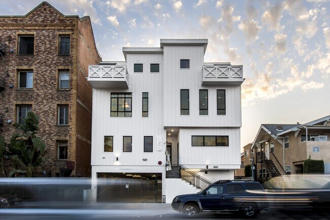 Building Photo - 161 S Normandie Ave