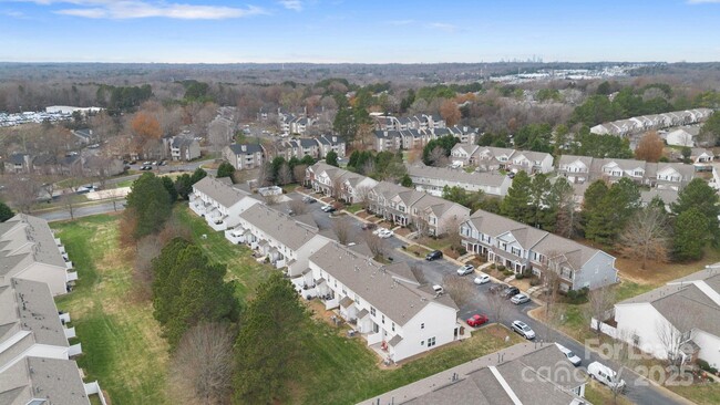 Building Photo - 2856 Summergrove Ct