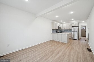 Building Photo - 2553 S Dewey St