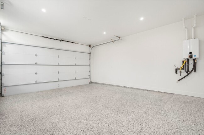Building Photo - 3619 Springbrook St