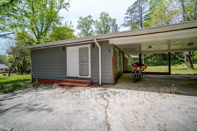 Building Photo - 144 Old Petrie Rd
