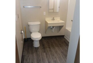 Building Photo - 858 8th St SE