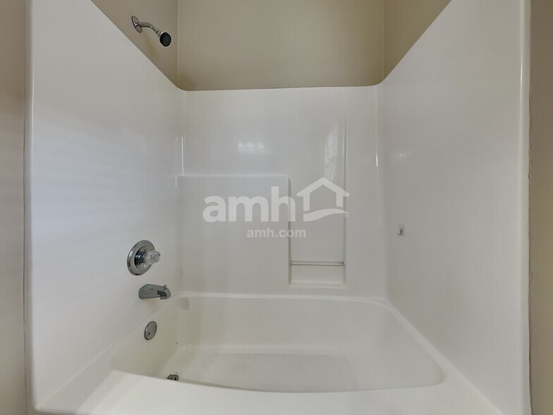 Building Photo - 8183 White Wing Cove W