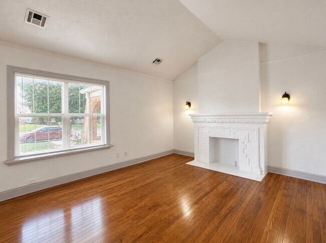 Building Photo - 941 East Dr