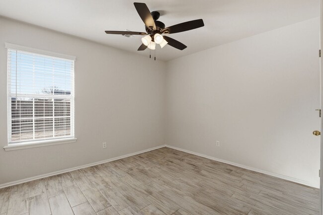 Building Photo - 4900 Cypress Lake Dr