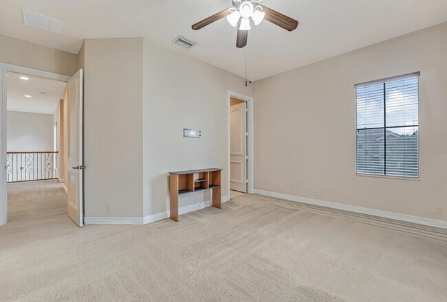 Building Photo - 10513 Versailles Blvd