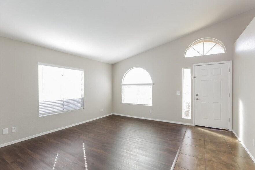 Building Photo - 2718 W Pecan Rd