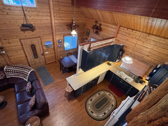 Building Photo - Furnished mountain cabin