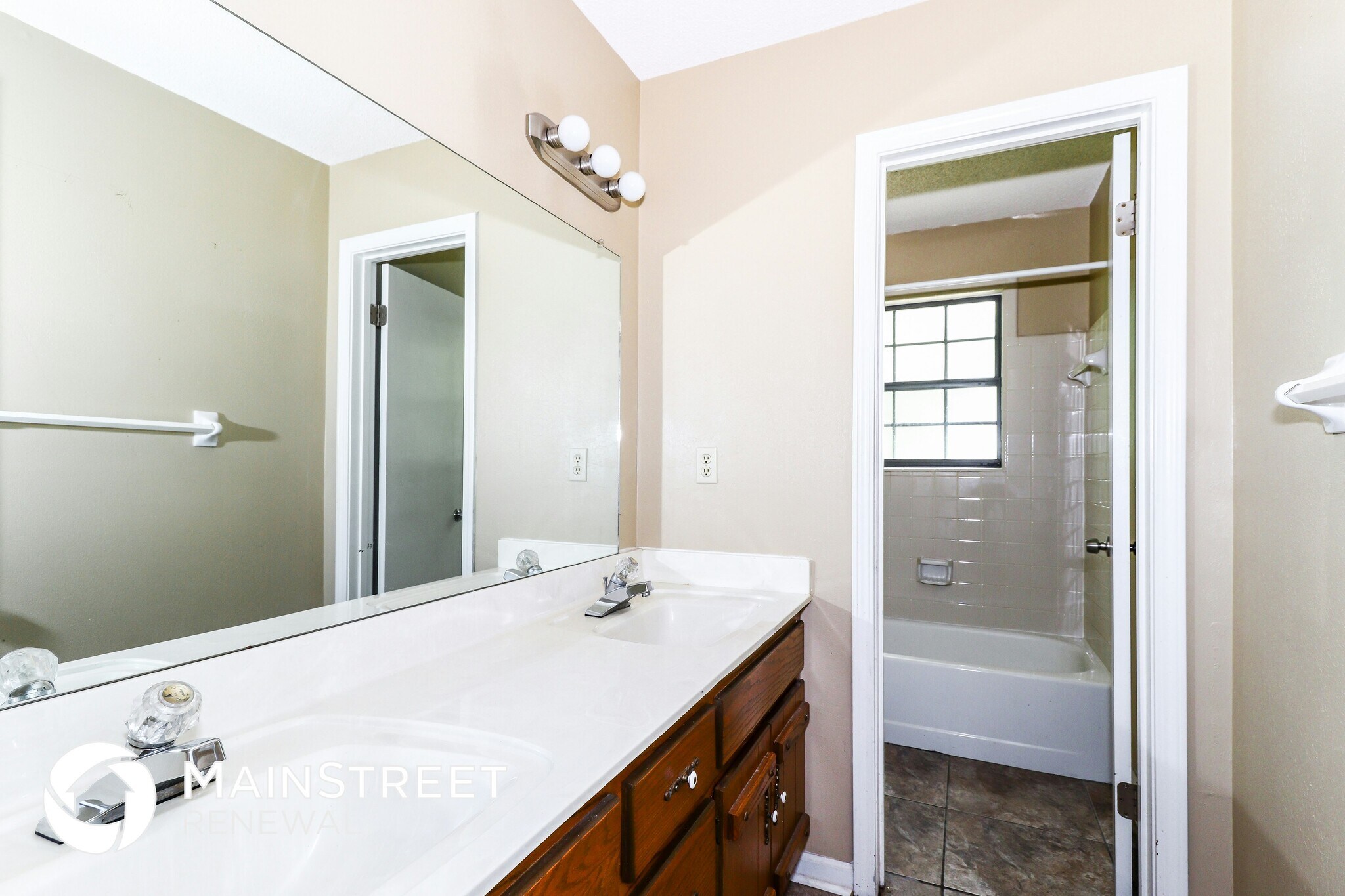 Building Photo - 6608 Lake Valley Dr