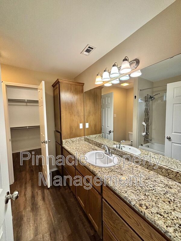 Building Photo - 4245 Sedona Trl