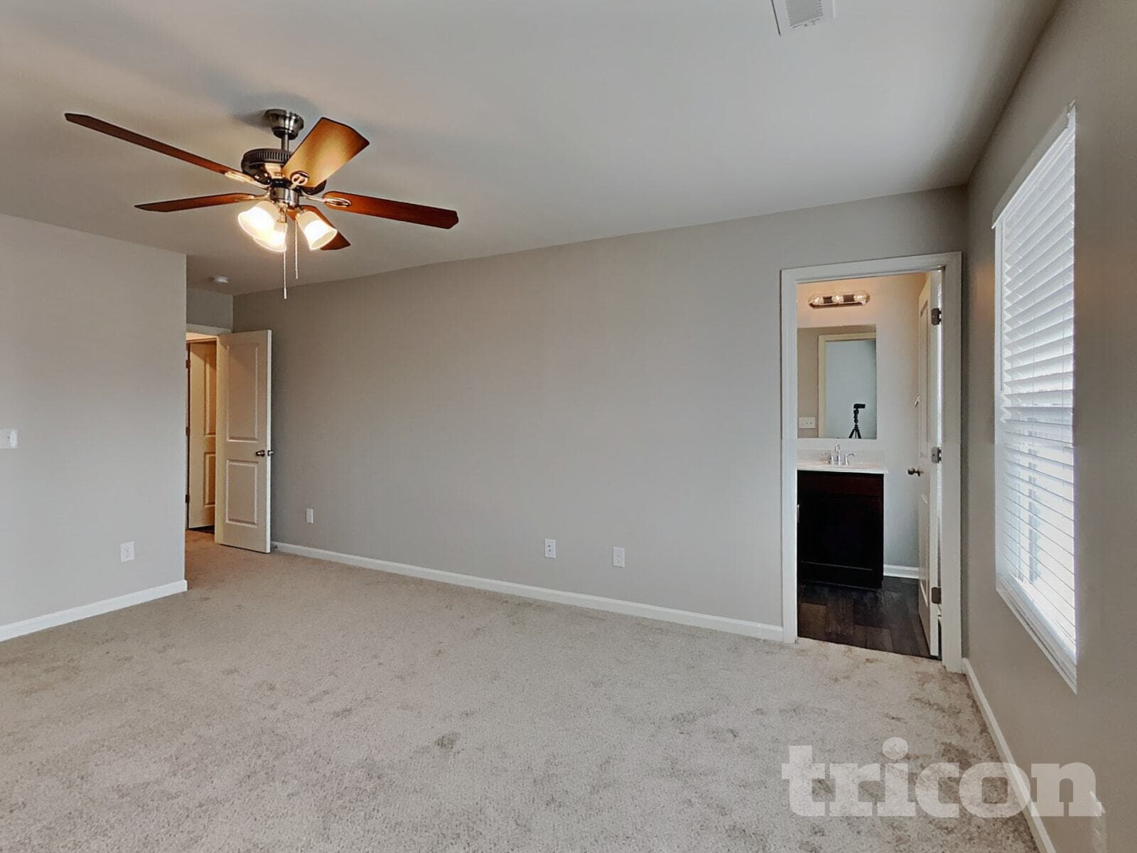 Building Photo - 1711 Sawtooth Ct