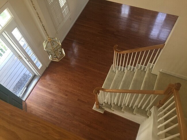 Building Photo - Available NOW - Must See Townhome at Powhatan Place, First floor primary suite!