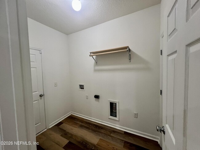 Building Photo - 556 Worcester Ct.