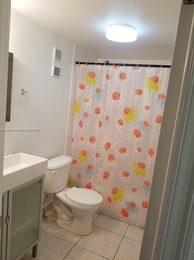 Building Photo - 9440 Fontainebleau Blvd